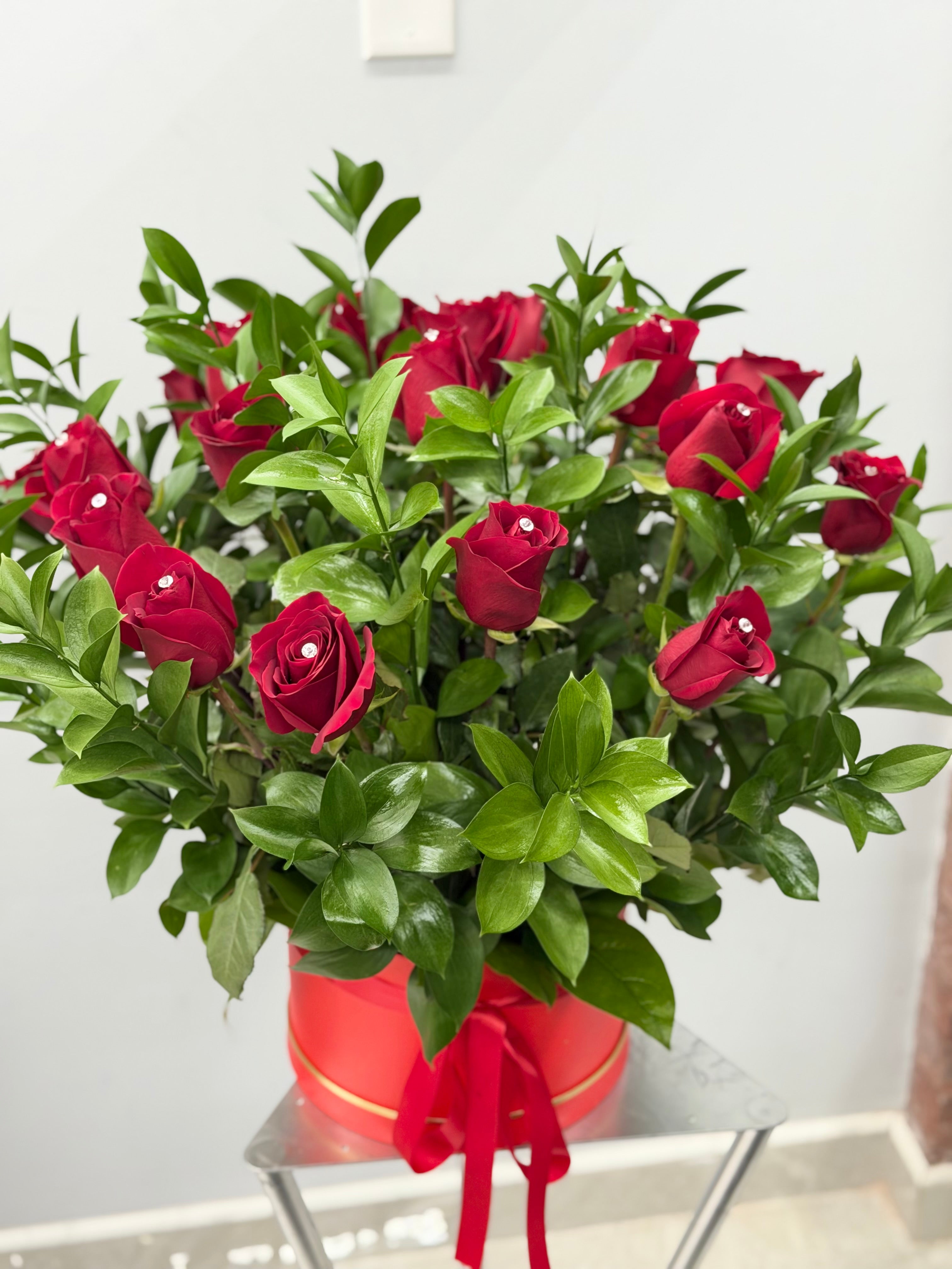 Flower box red roses with green joy